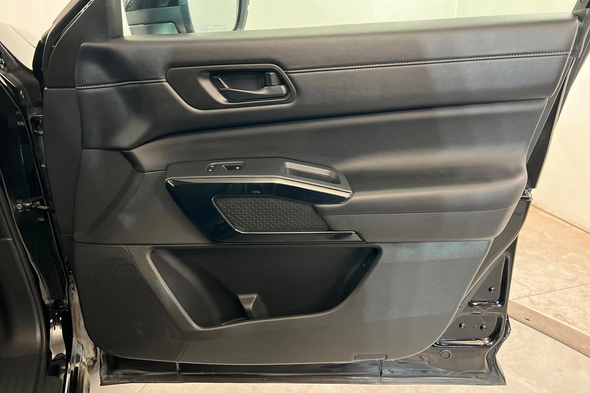2024 Nissan Pathfinder SV - Photo 25