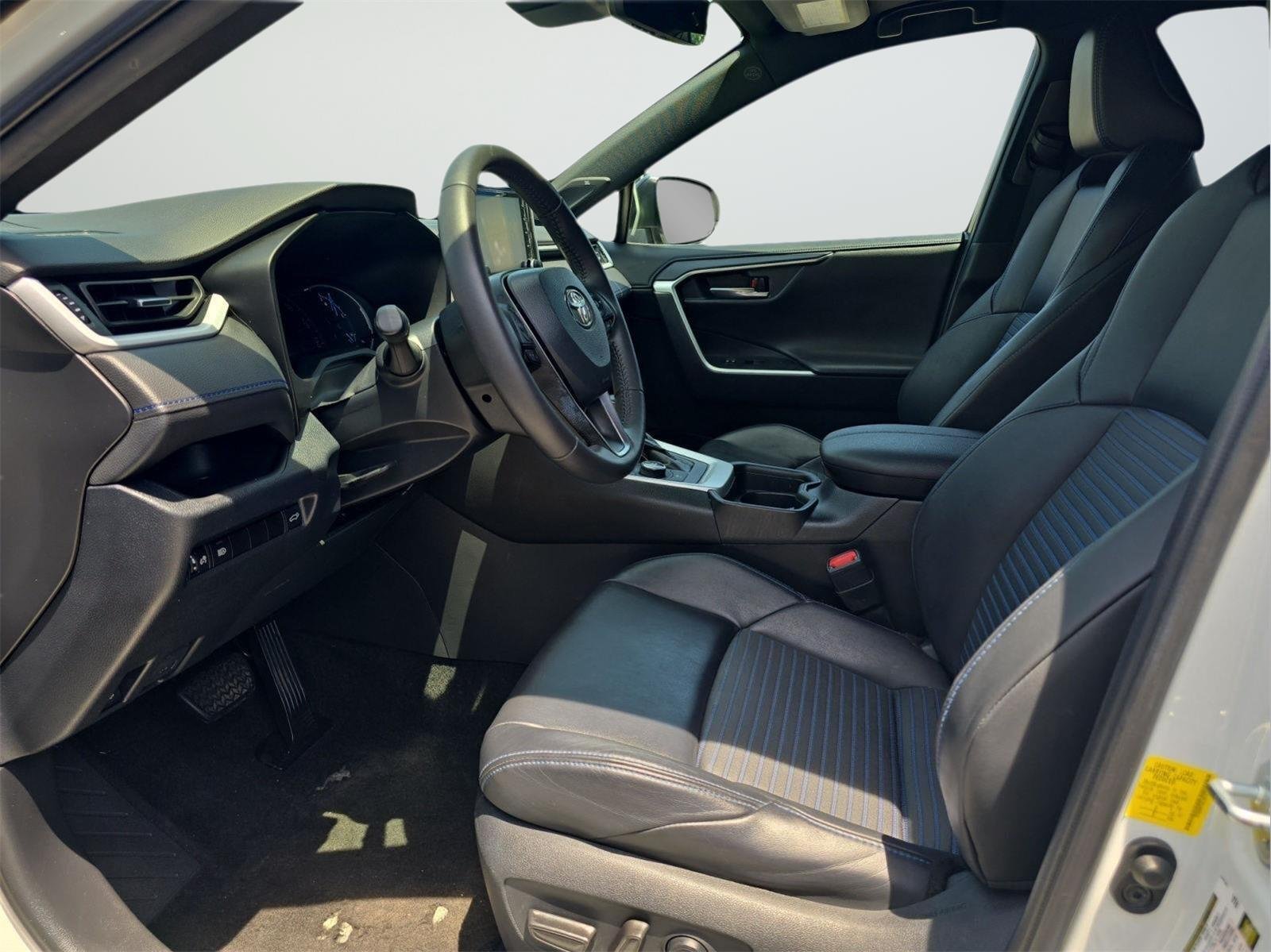 Used 2020 Blizzard Pearl w/Midnight Black Metallic Roof Toyota XSE image 10