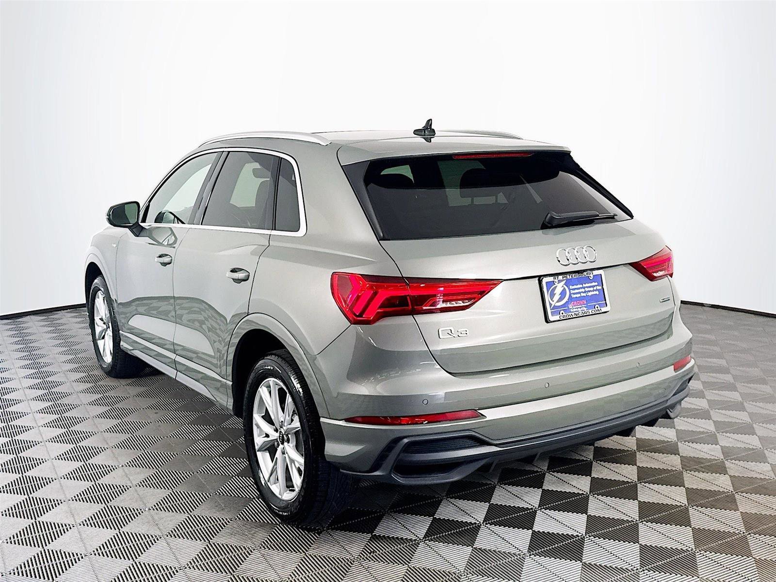 2024 Audi Q3 S line Premium photo 4