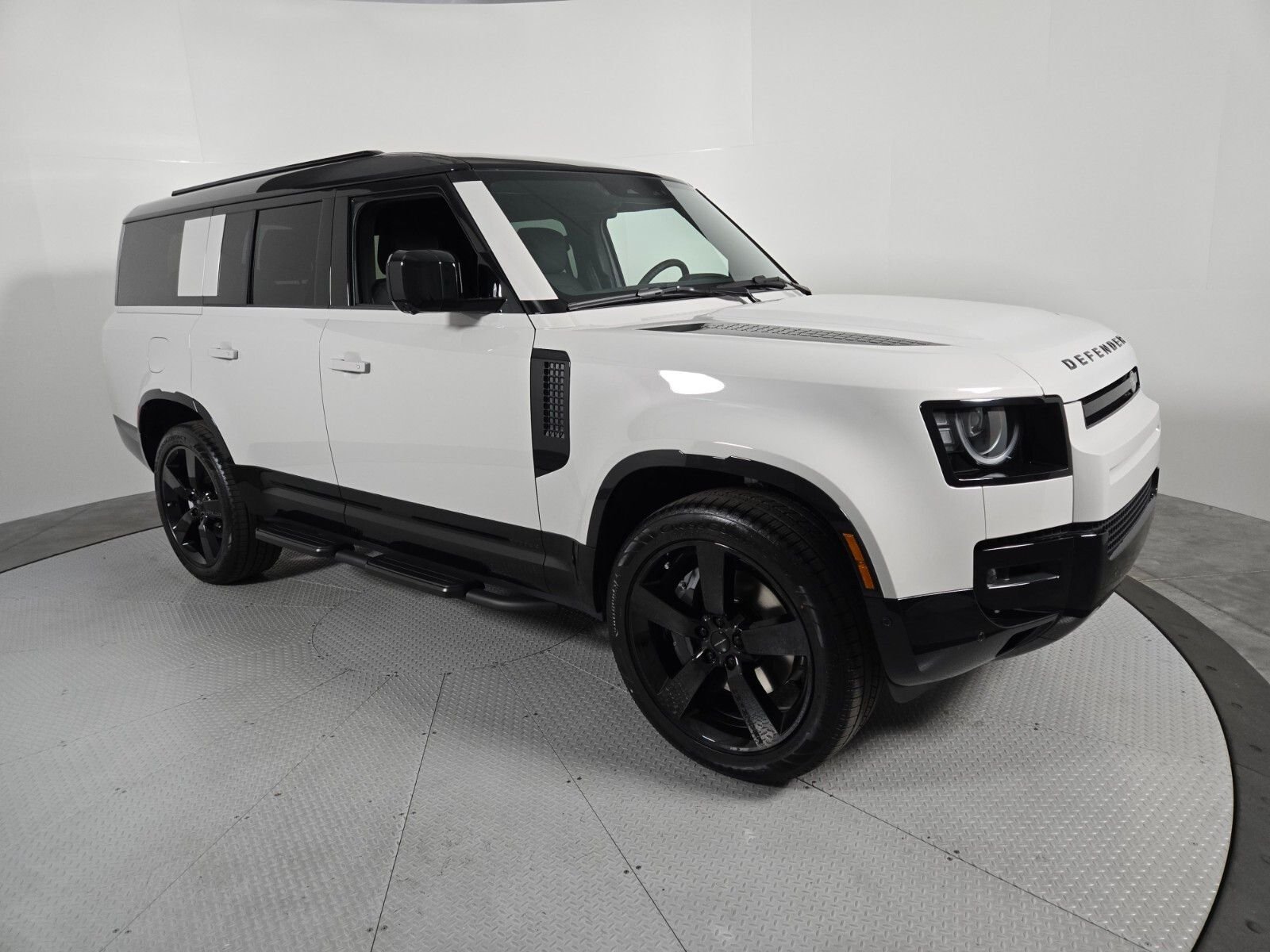2026 Land Rover Defender X-Dynamic SE - Photo 17