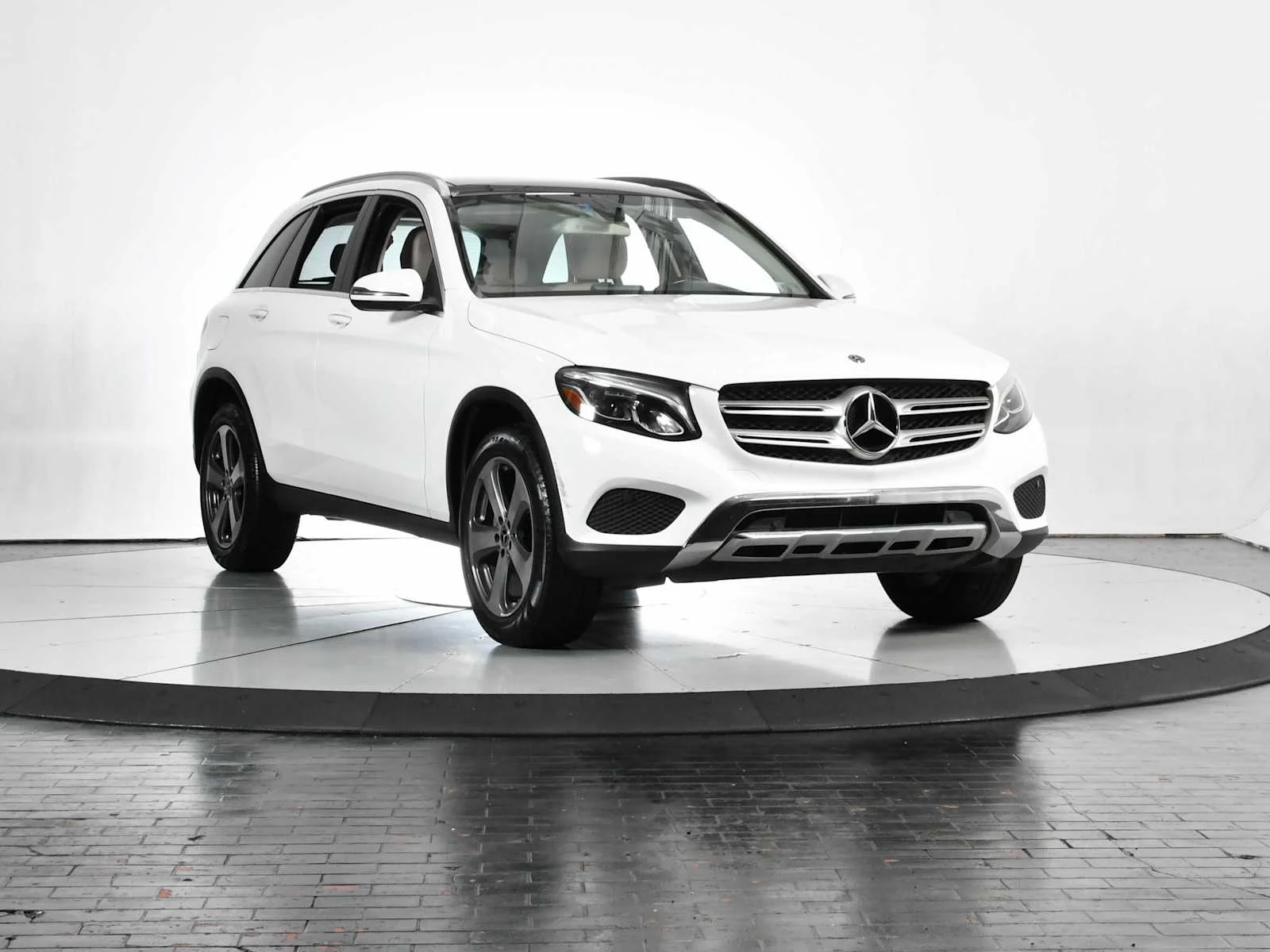 Used 2019 Polar White Mercedes-Benz GLC 300 image 8