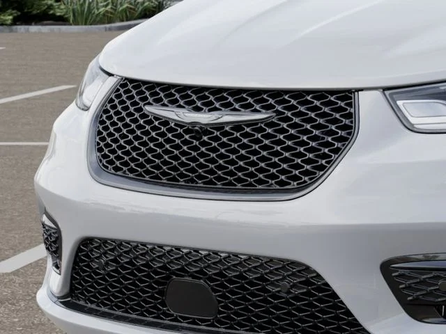 New 2026 Bright White Clear-Coat Exterior Paint Chrysler Limited image 11