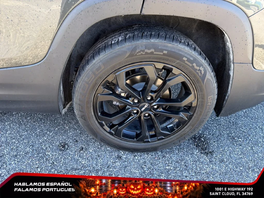 Certified Used 2021 GRAPHITE GRAY METALLIC GMC SLT image 11