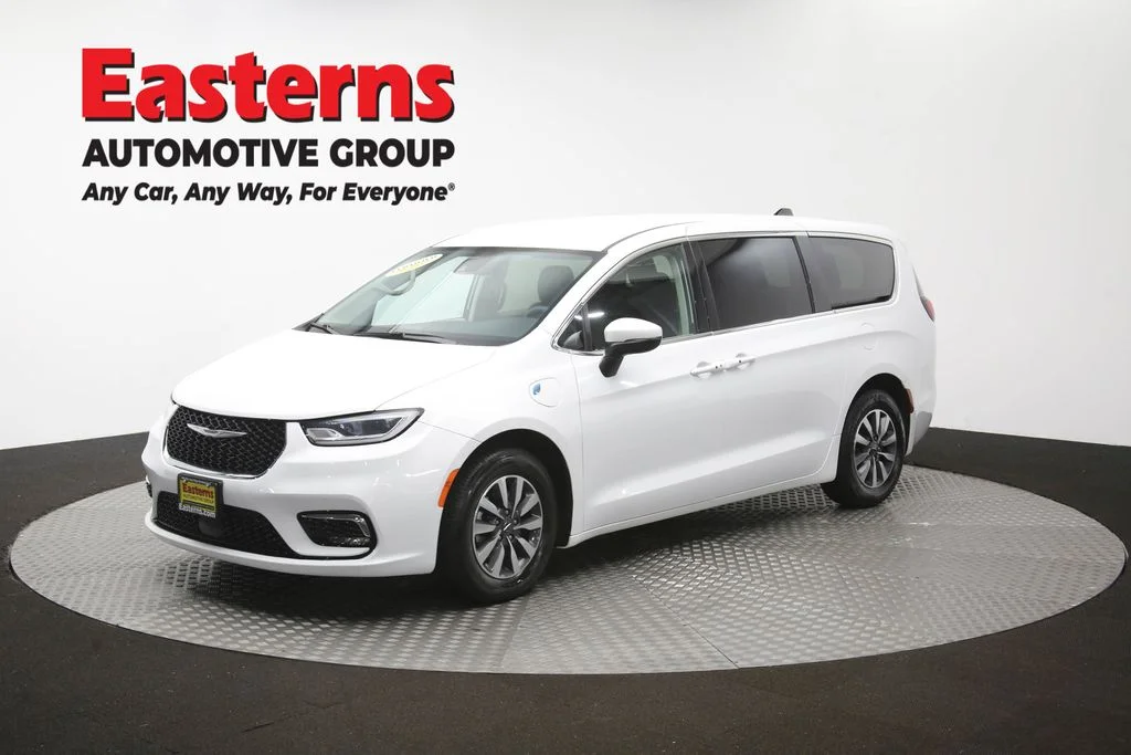 Used 2023 White Chrysler Touring L image 59