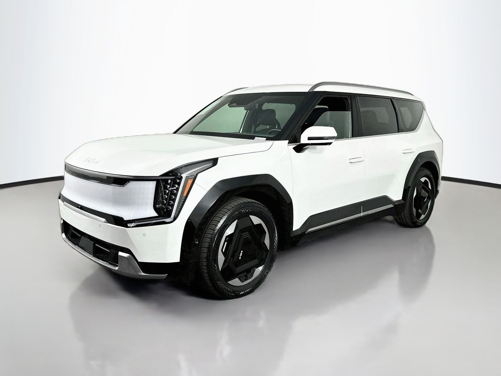 Used 2024 Snow White Pearl Kia Land image 2