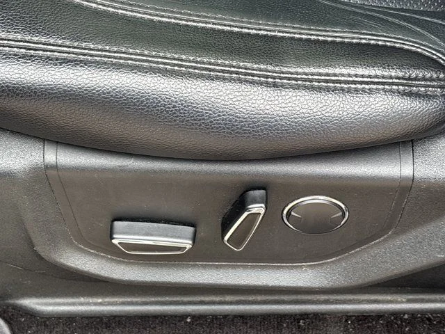 Used 2018 Silver Ford XLT image 22