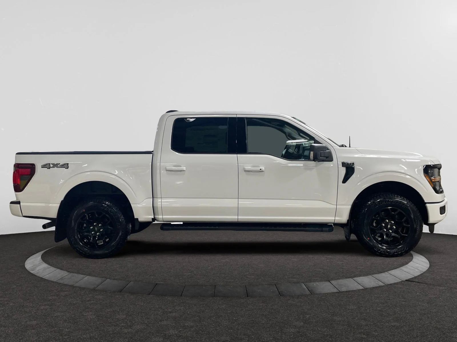 New 2026 Oxford White Ford XLT image 6