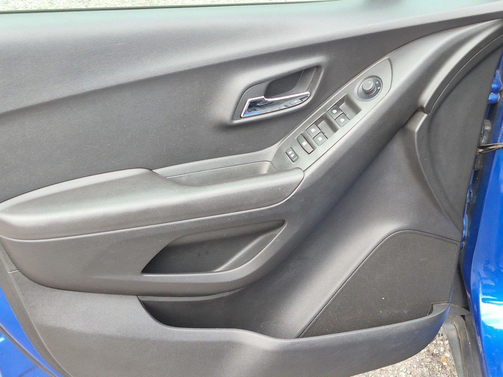 Used 2015 Brilliant Blue Metallic Chevrolet LT image 15