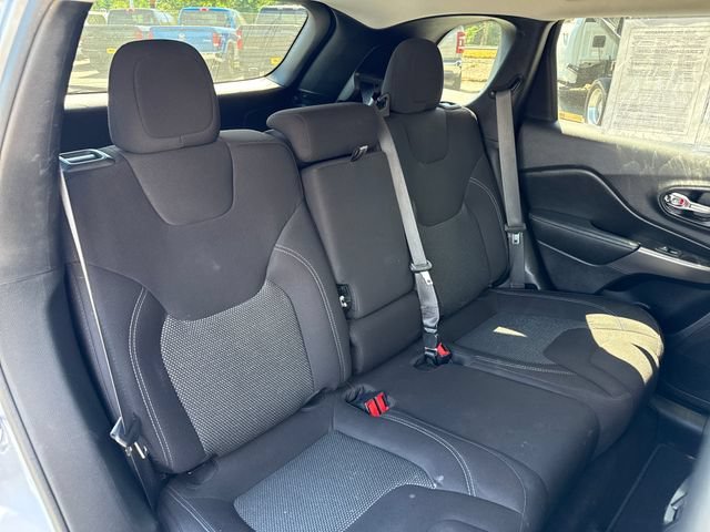 Used 2020 Billet Silver Metallic Clearcoat Jeep Latitude image 21
