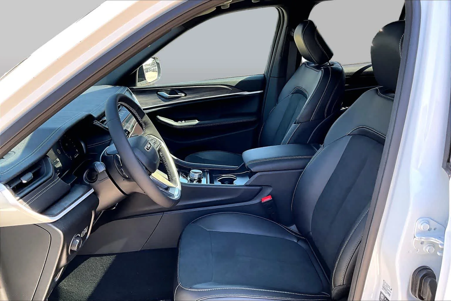 2026 Jeep Grand Cherokee Laredo - Photo 9