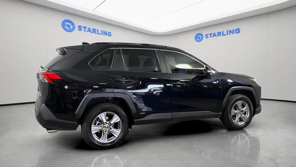 2025 Toyota RAV4 XLE - Photo 10