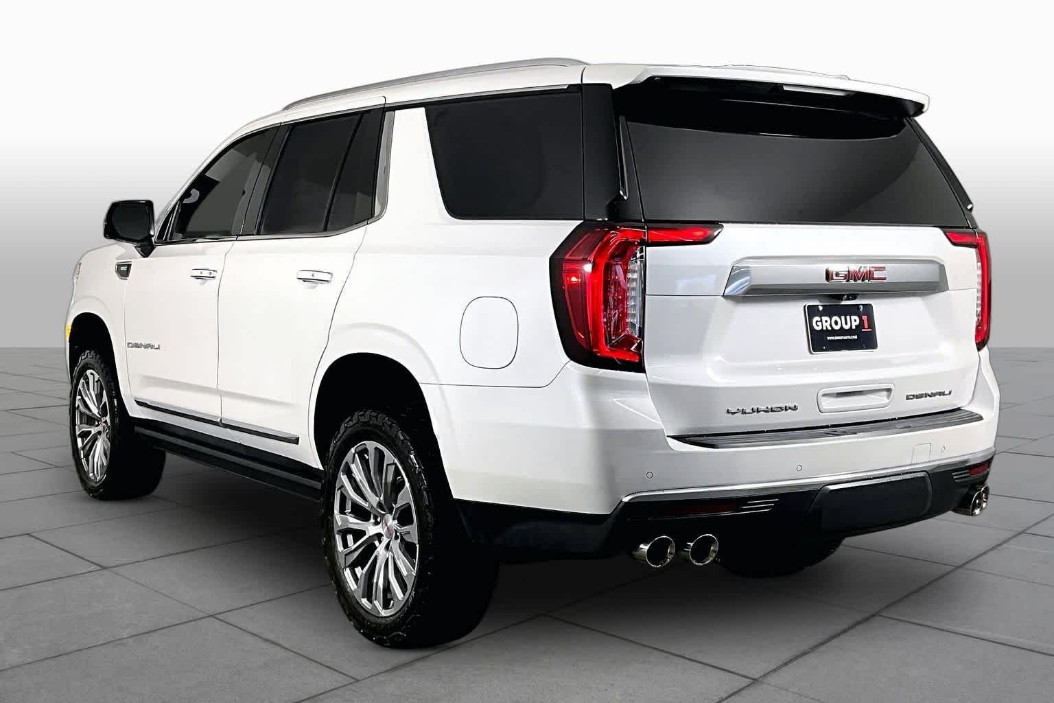 Used 2021 WHITE FROST TRICOAT GMC Denali image 12