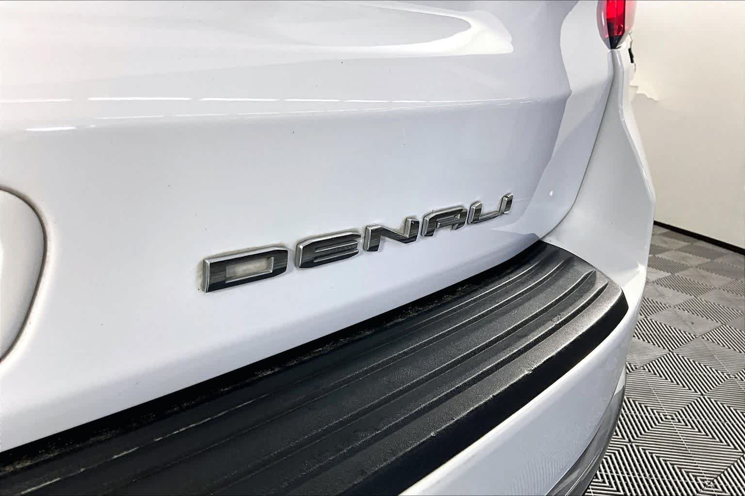 Used 2022 Summit White GMC Denali image 10