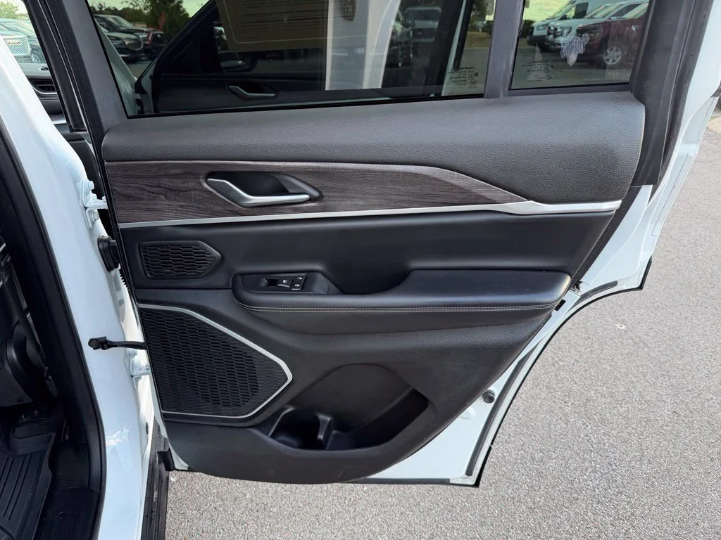 Used 2022 White Jeep Limited image 16