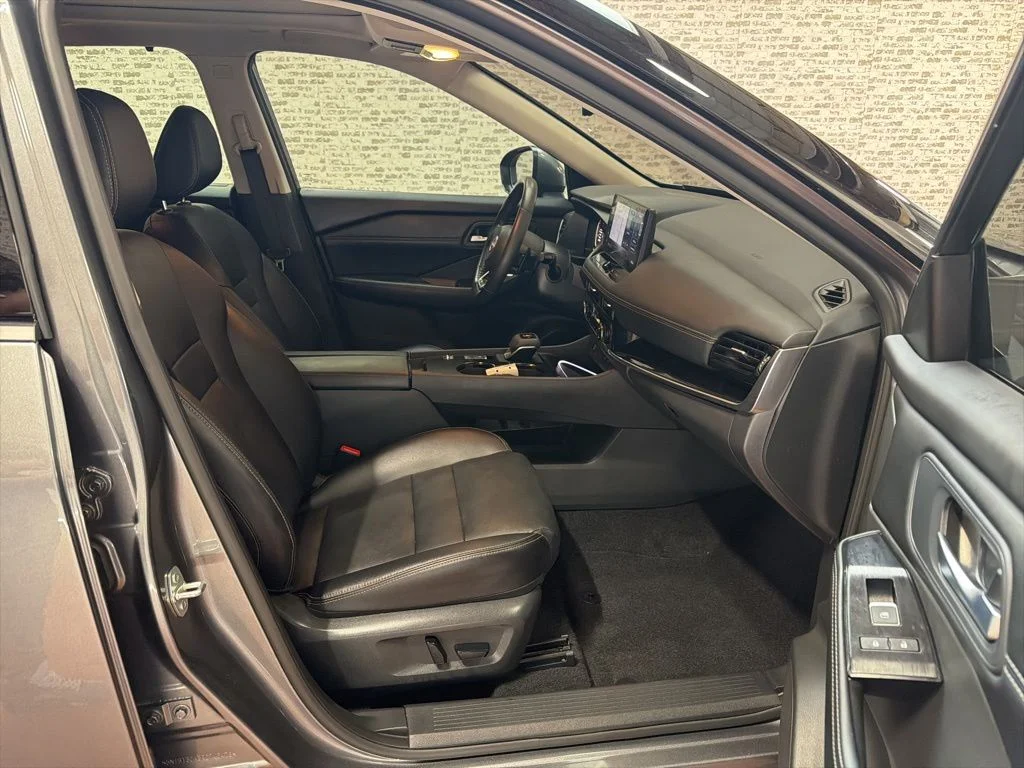 Used 2024 Gray Nissan SL image 11