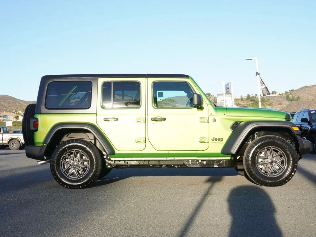 New 2026 Mojito Clear-Coat Exterior Paint Jeep 4-Door Sport S image 3