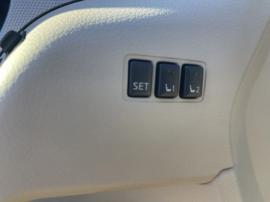 Used 2020 Blue Nissan SL image 13