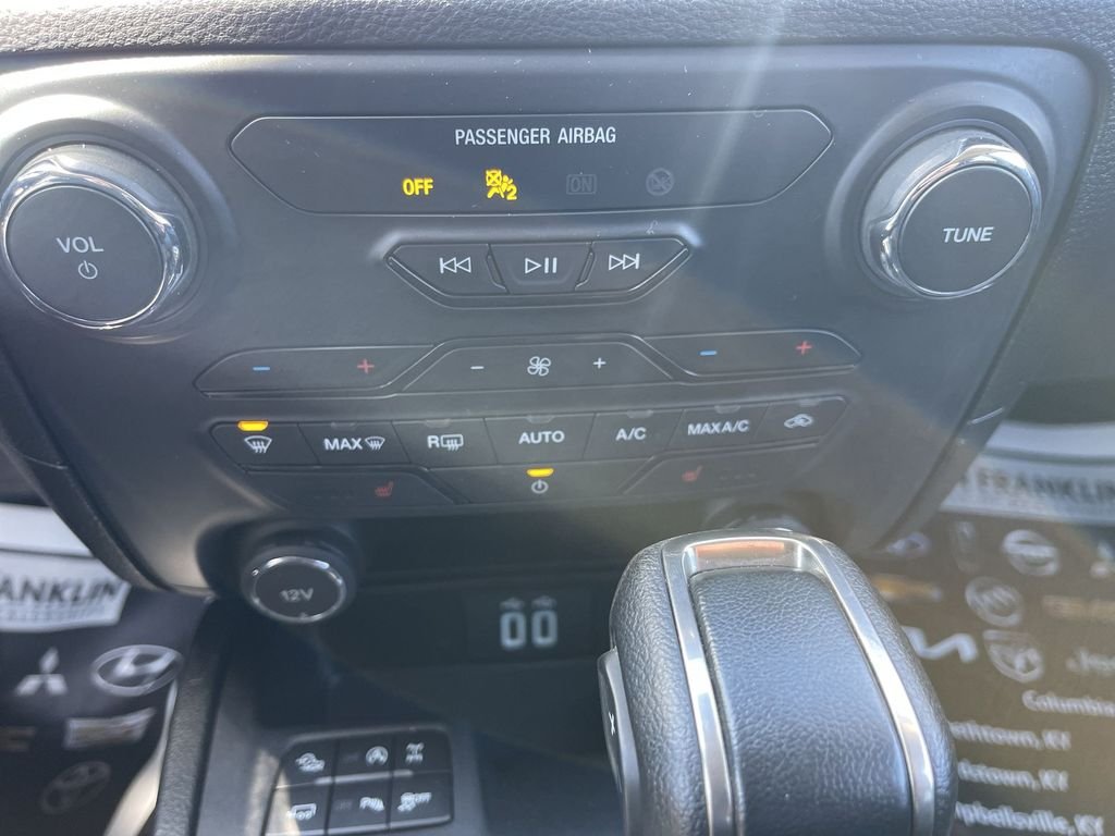 Used 2020 White Ford Lariat image 19