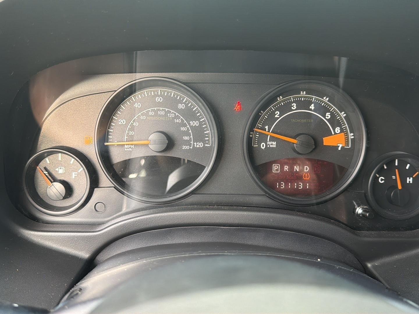Used 2015 Bright White Clearcoat Jeep Sport image 5