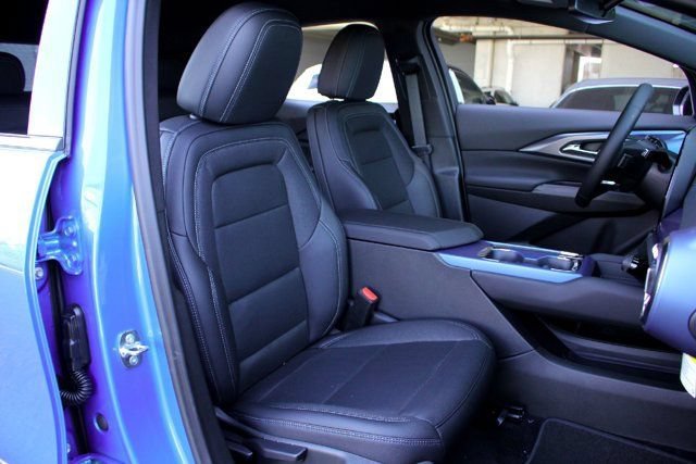2025 Chevrolet Equinox EV LT - Photo 15