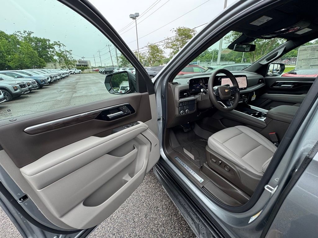 2026 Chevrolet Suburban LT - Photo 11