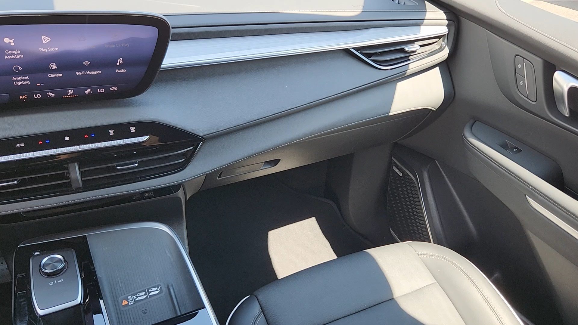 Used 2025 Summit White Buick Preferred image 6