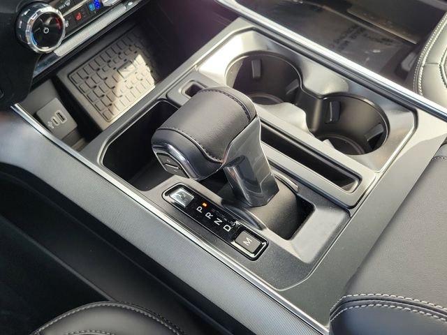 New 2026 Star White Metallic Tri-Coat Ford Platinum® image 15