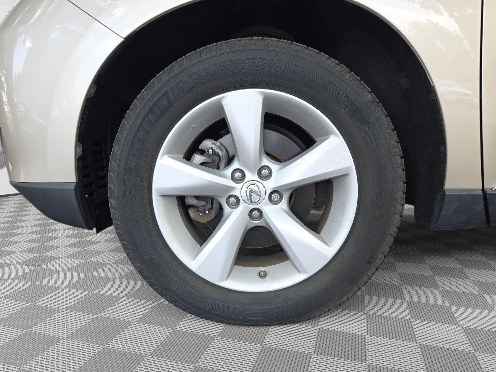 Used 2015 Satin Cashmere Metallic Lexus Base image 17