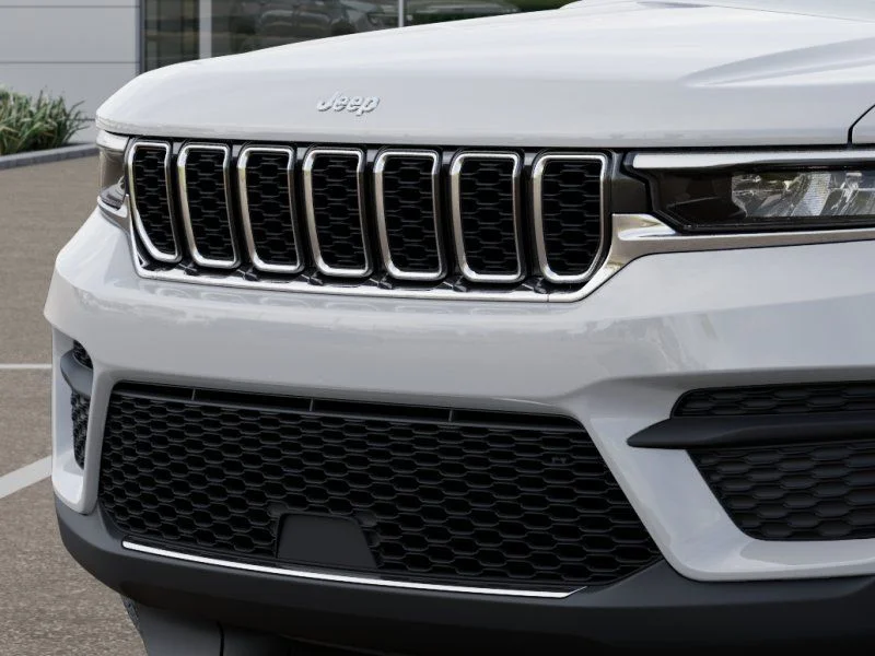 New 2025 Bright White Clear-Coat Exterior Paint Jeep Laredo X image 12