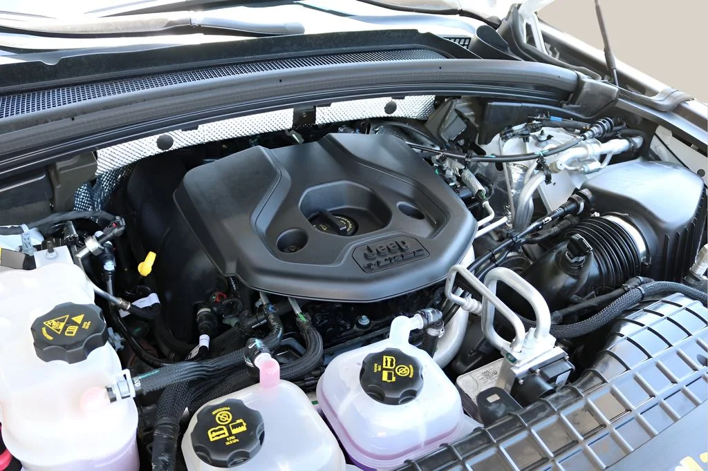 Used 2023 White Jeep Summit 4xe image 10
