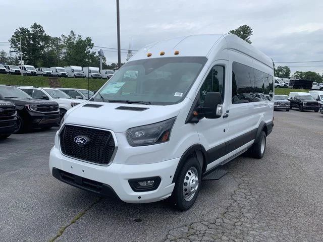New 2026 White Ford Passenger Van XLT image 4