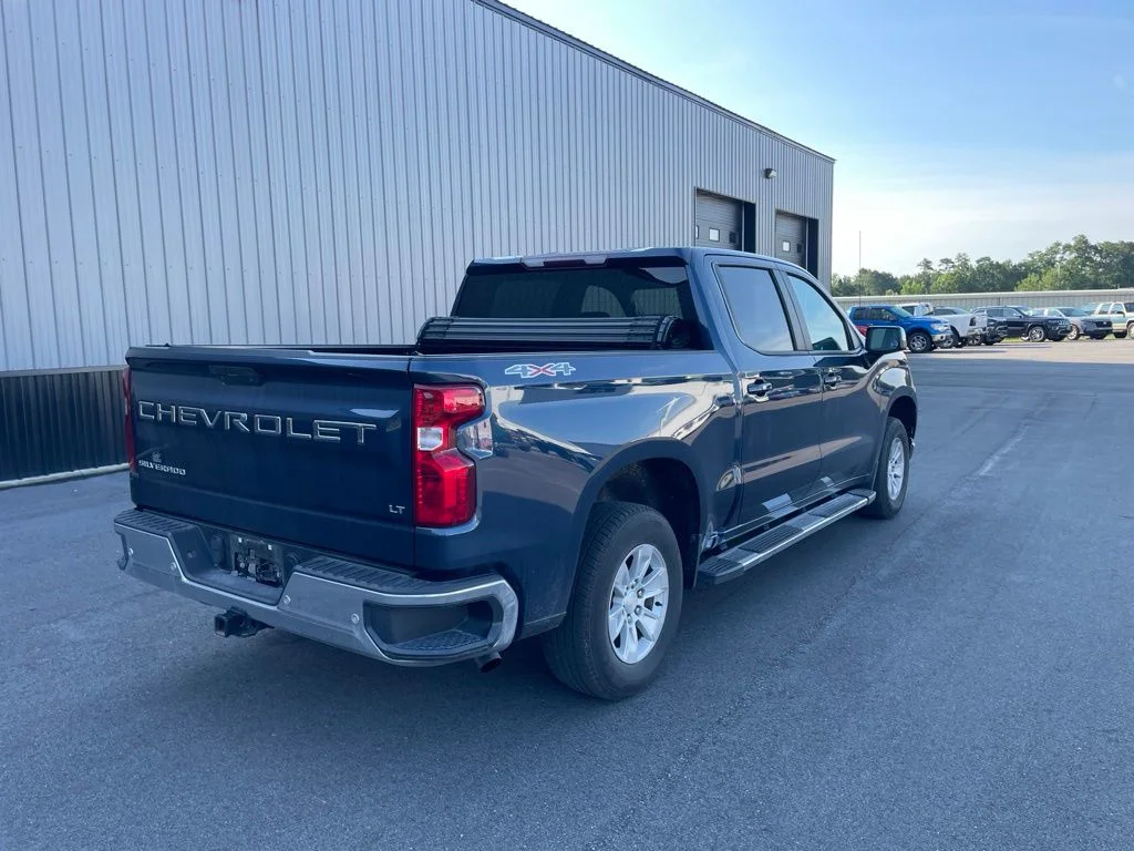 Used 2022 Blue Chevrolet LT image 17