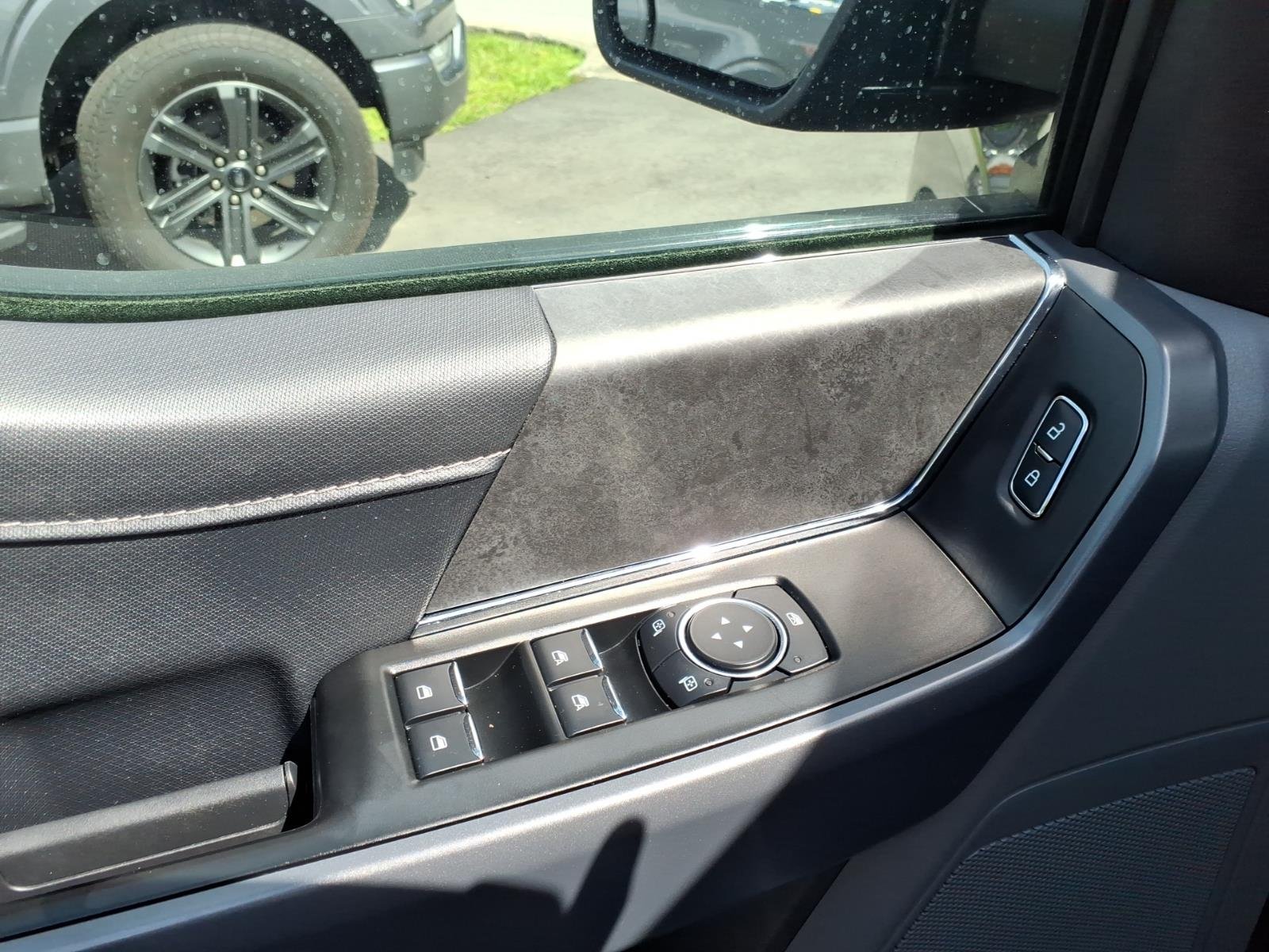 Used 2025 Black Metallic Ford XLT image 18