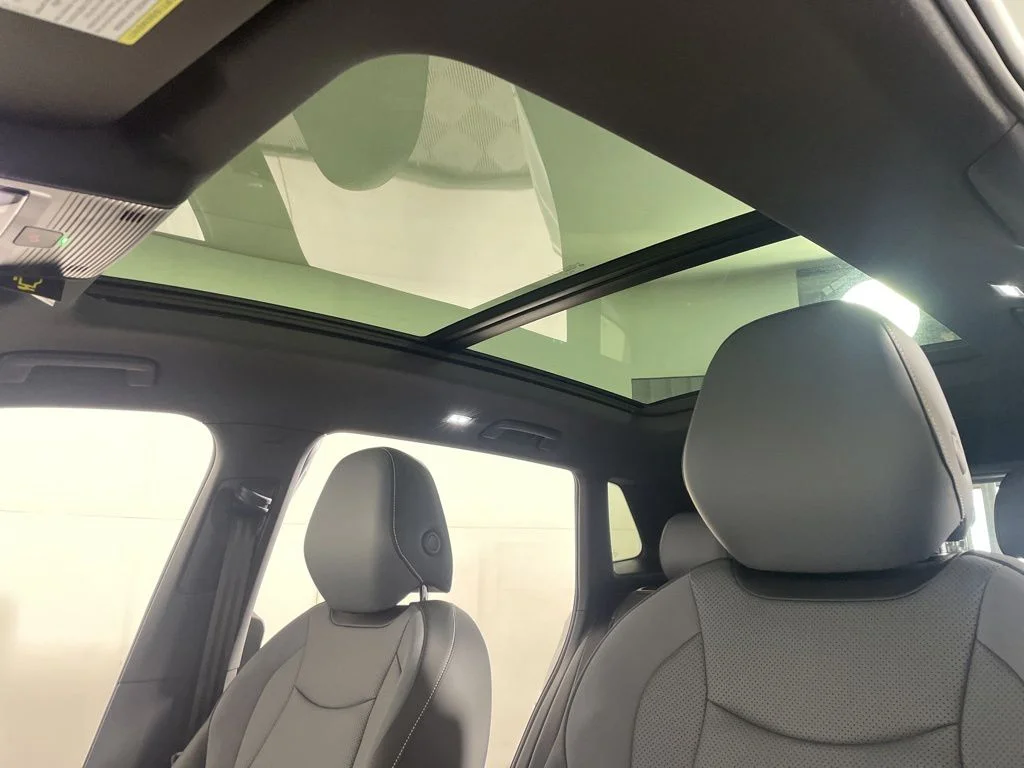 New 2026 White/off-white Volkswagen 2.0T SE R-Line Black image 18