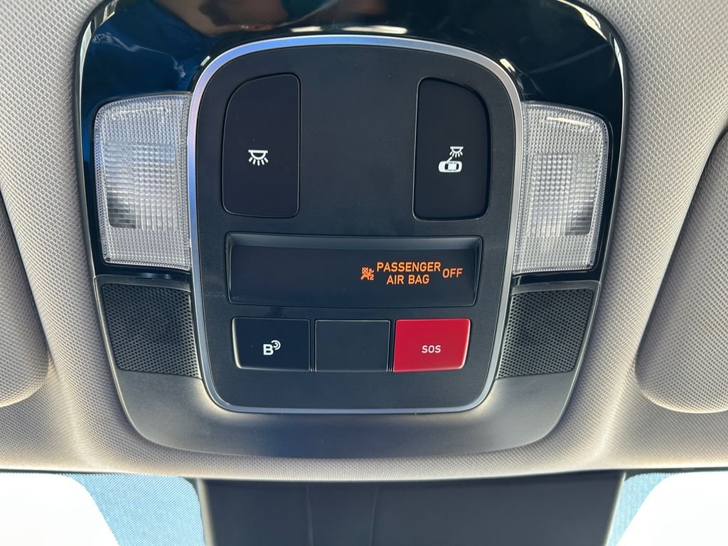Used 2025 Gray Hyundai SEL image 29