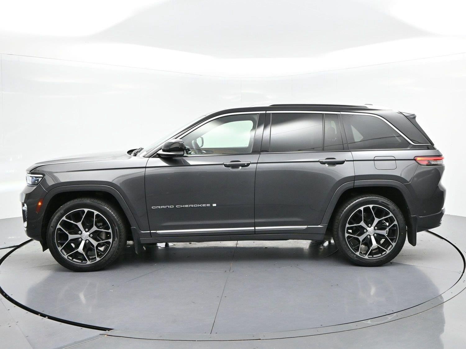 Used 2022 Baltic Gray Metallic Clearcoat Jeep Summit Reserve image 4