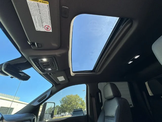 Used 2022 White GMC Denali image 31