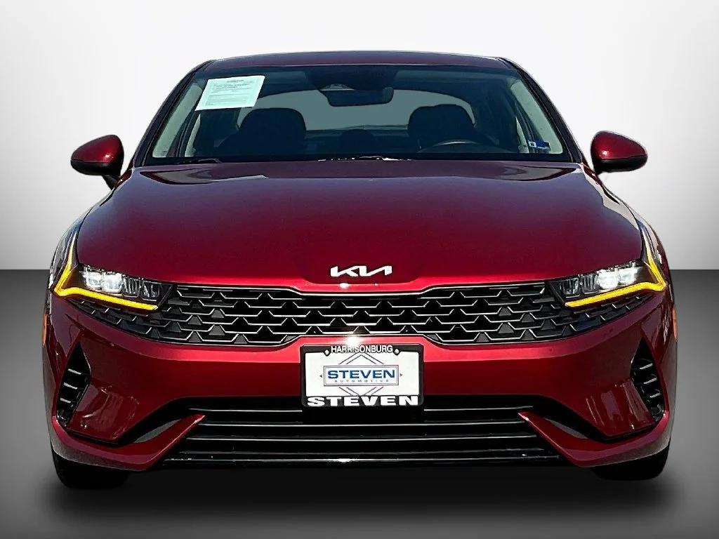 Used 2023 Red Kia LXS image 2