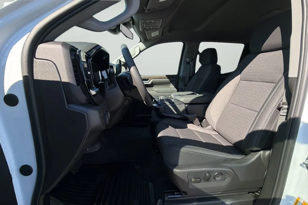 New 2026 Summit White Chevrolet LT image 18