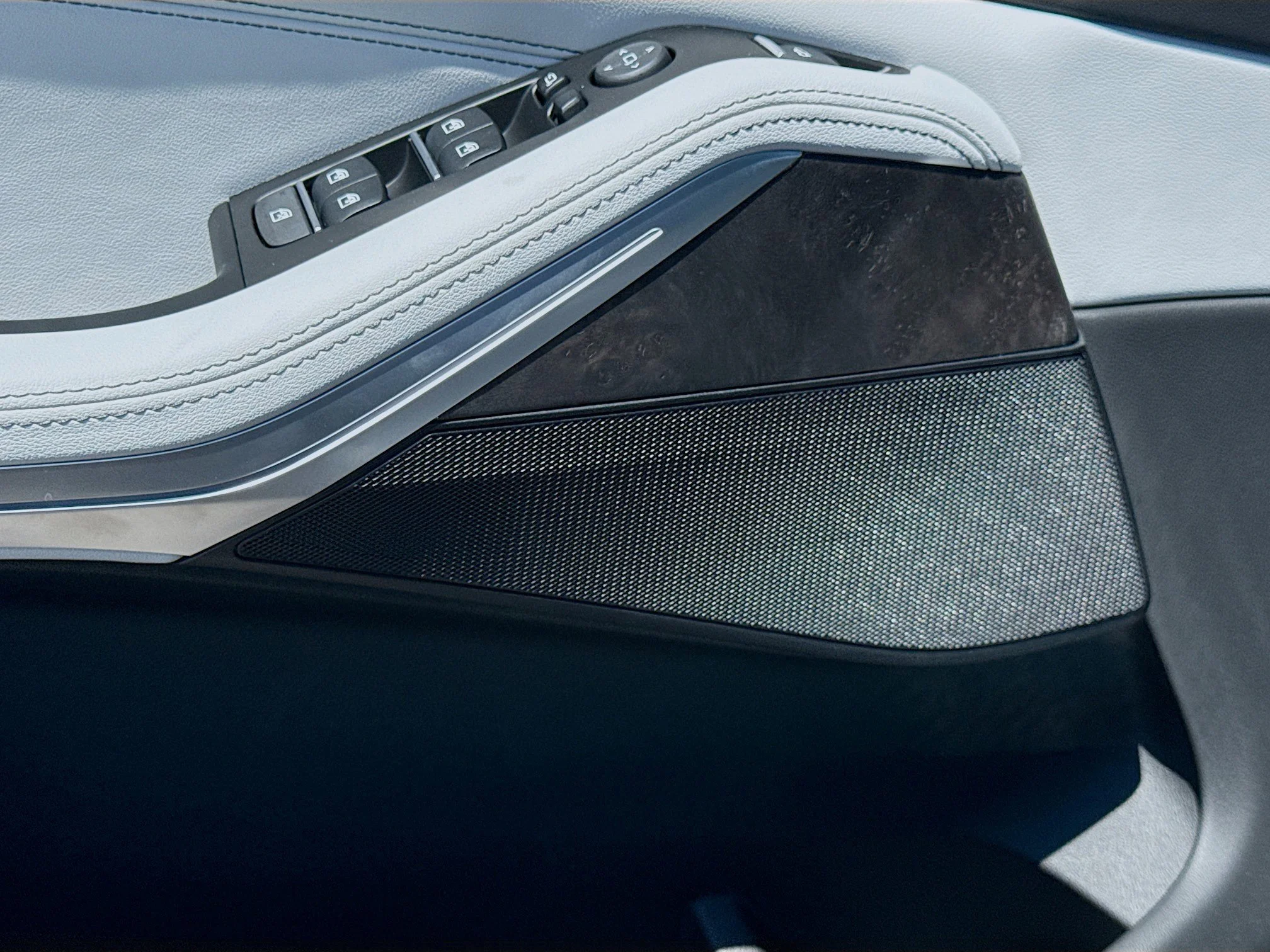 New 2026 Skyscraper Grey Metallic BMW sDrive40i image 24