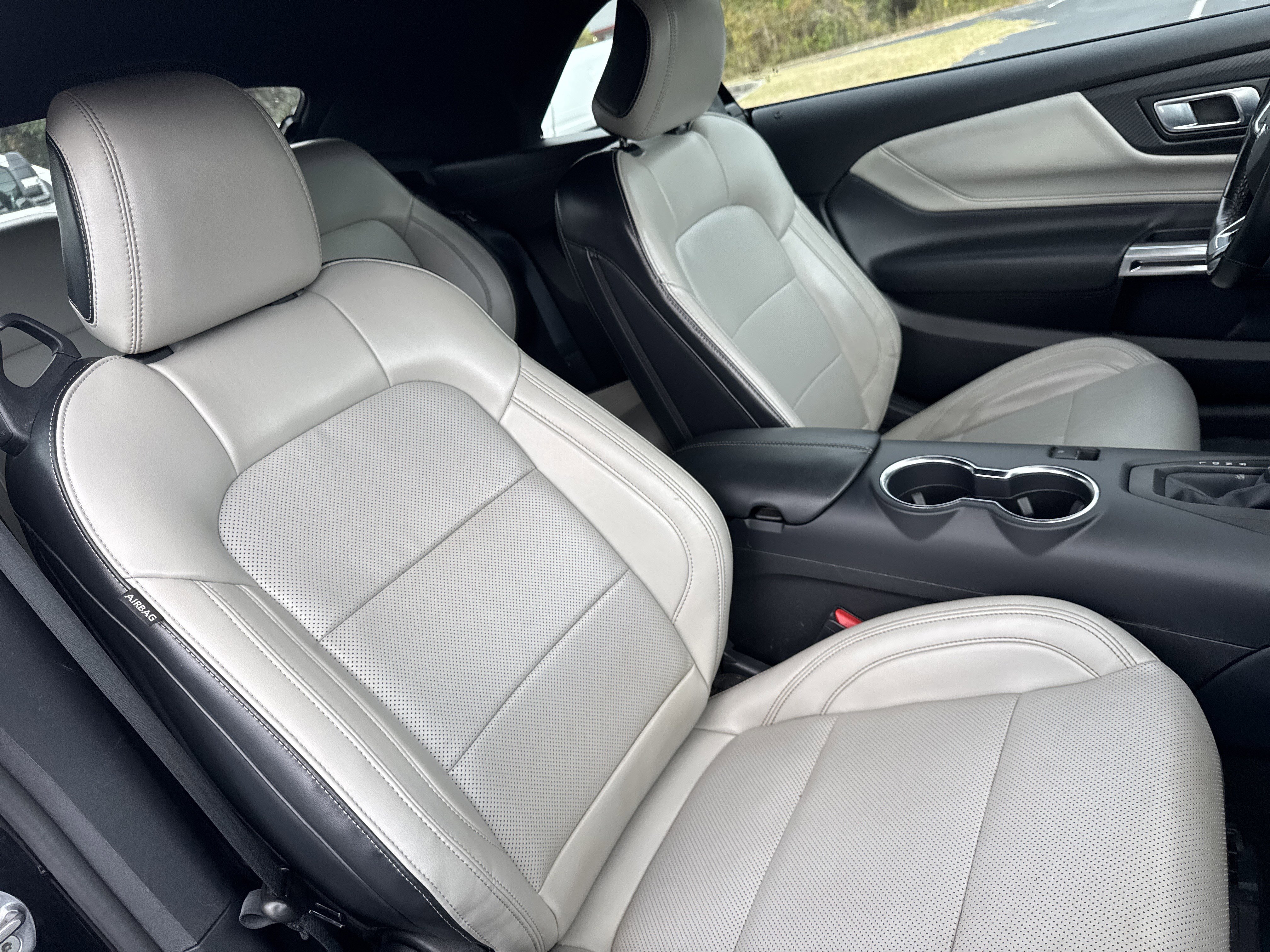 Used 2024  Ford  image 26