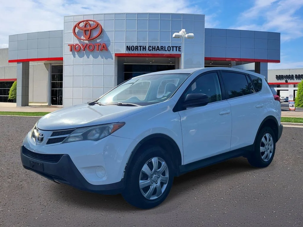 Used 2015 White Toyota LE image 3
