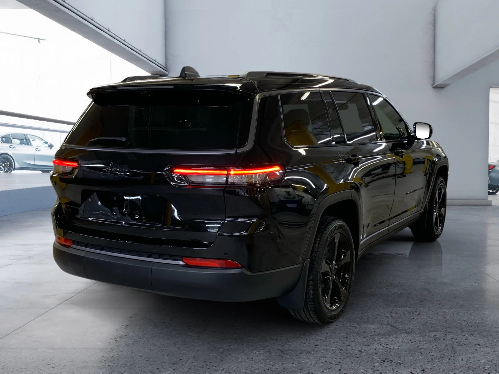 New 2026 Diamond Black Crystal Pearl Jeep Limited image 5