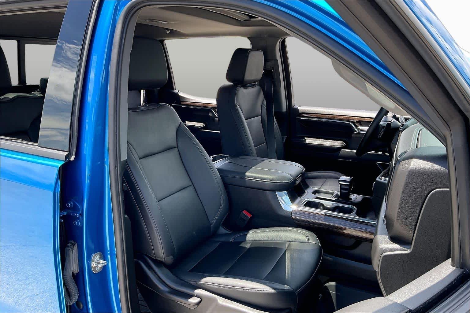 Used 2024 Dynamic Blue Metallic GMC Elevation image 9