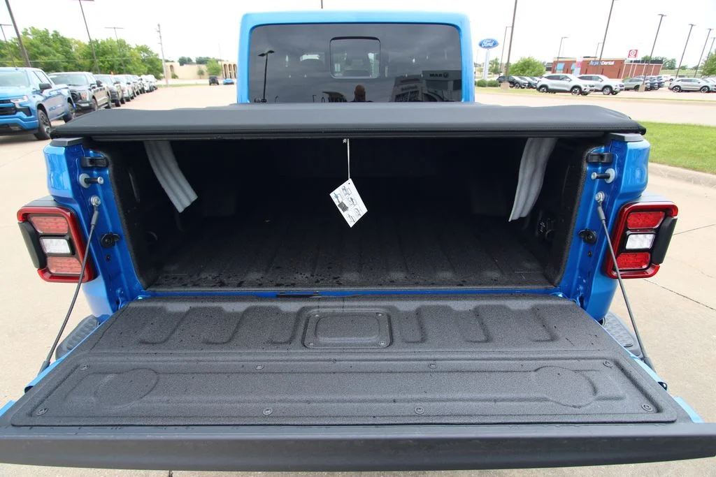 New 2026 Hydro Blue Pearlcoat Jeep Sahara image 13