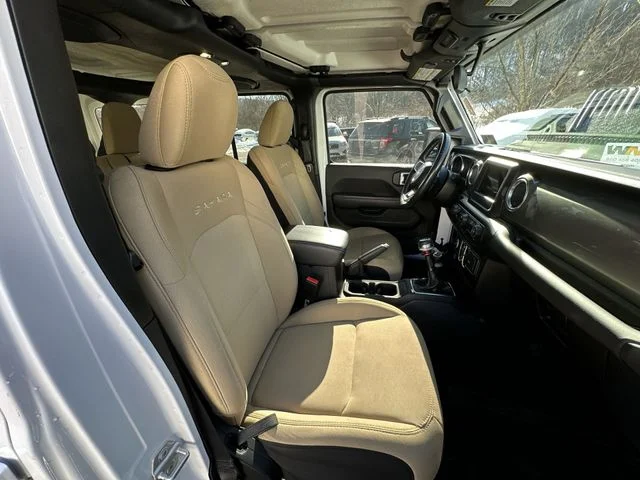 Used 2021 White Jeep Unlimited Sahara image 28