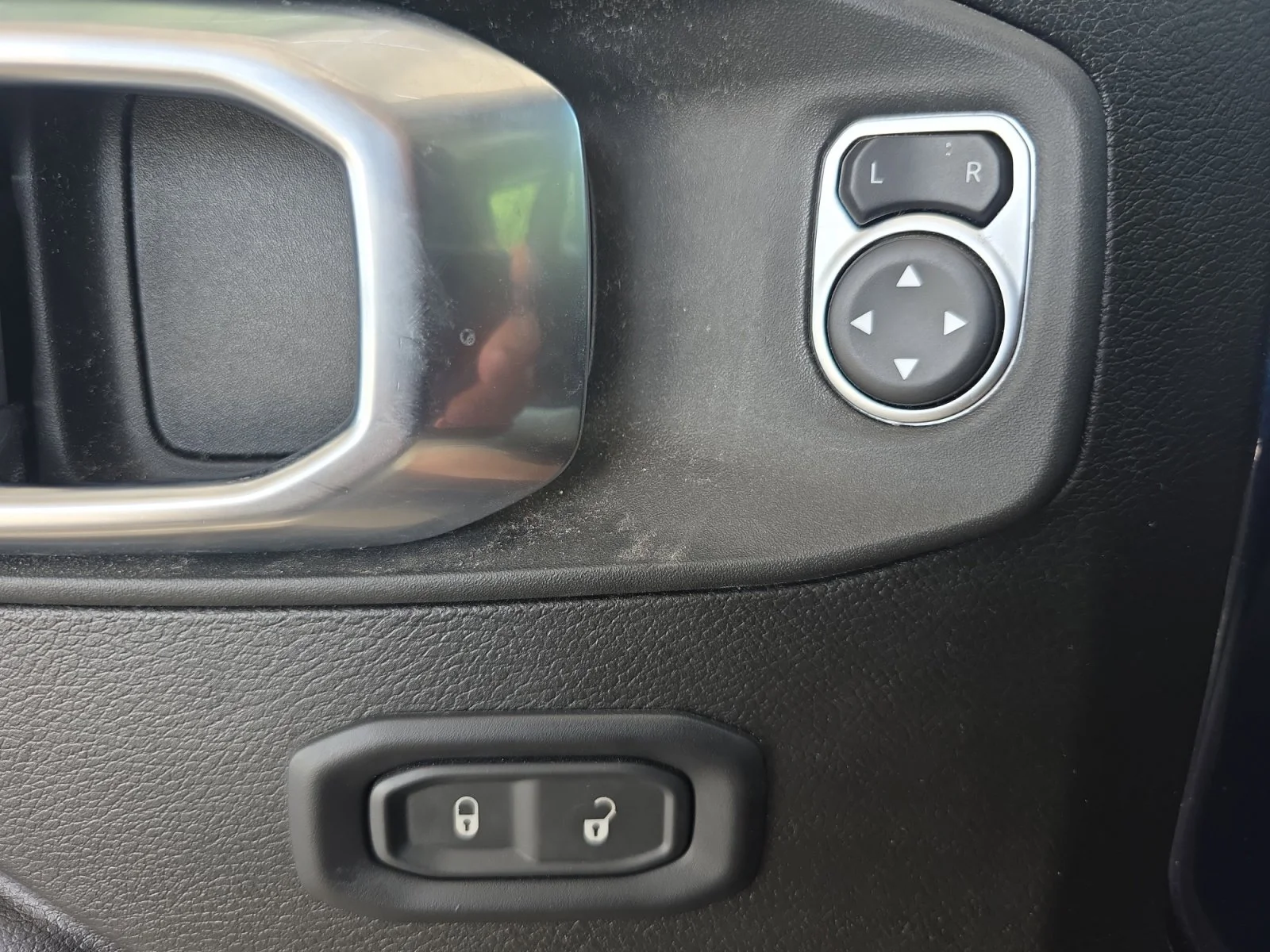 Used 2025 Fathom Blue Pearlcoat Jeep Mojave image 25