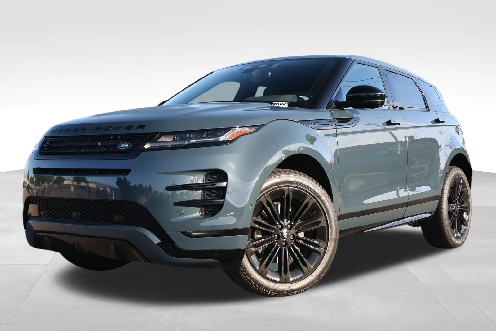 2026 Land Rover Range Rover Evoque Dynamic SE's photo