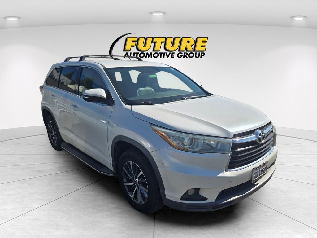 Used 2015 White Toyota LE image 1