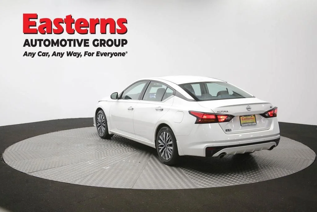 Used 2024 White Nissan 2.5 SV image 68